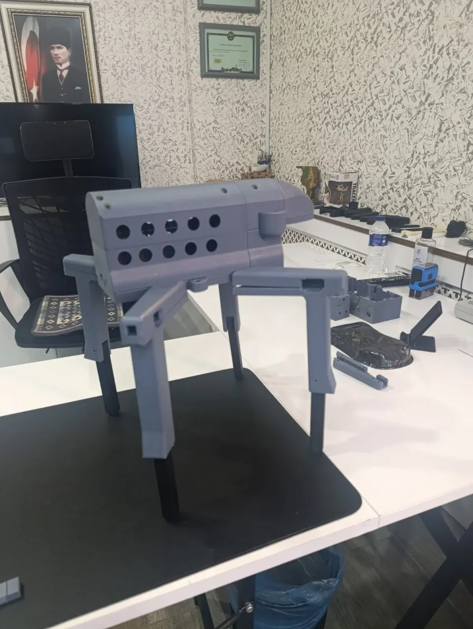 Kaplama öncesindeki üç boyutlu baskı drone gövdesi prototipi